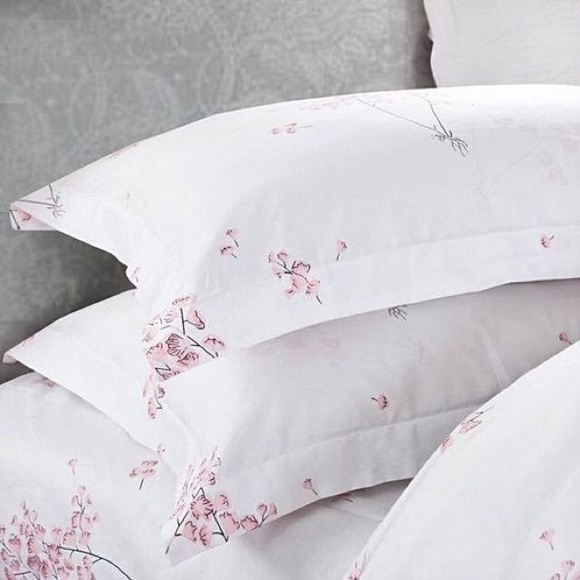 King Size Cotton Duvet Cover + Shams In White - Picture 3 of 5